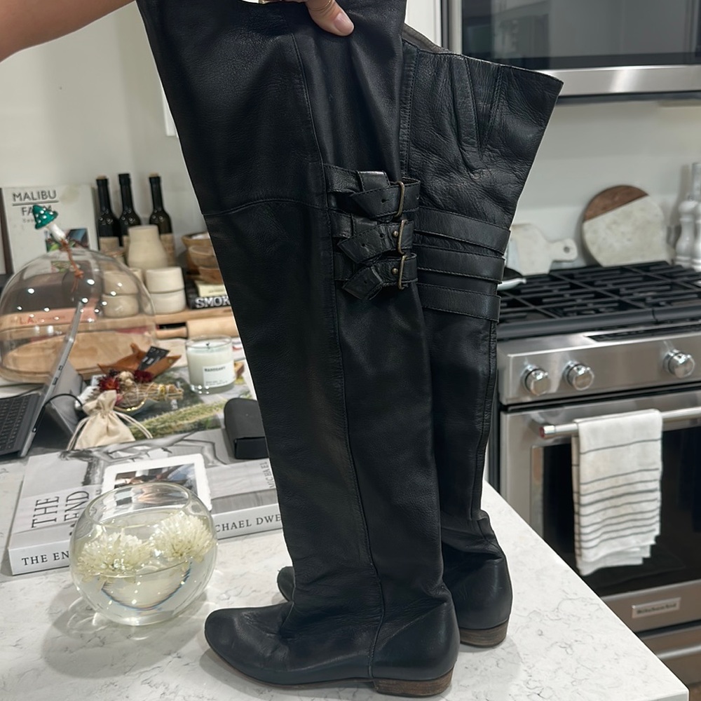 Joie over the knee black leather boots, size 36, triple buckle detail on back🖤